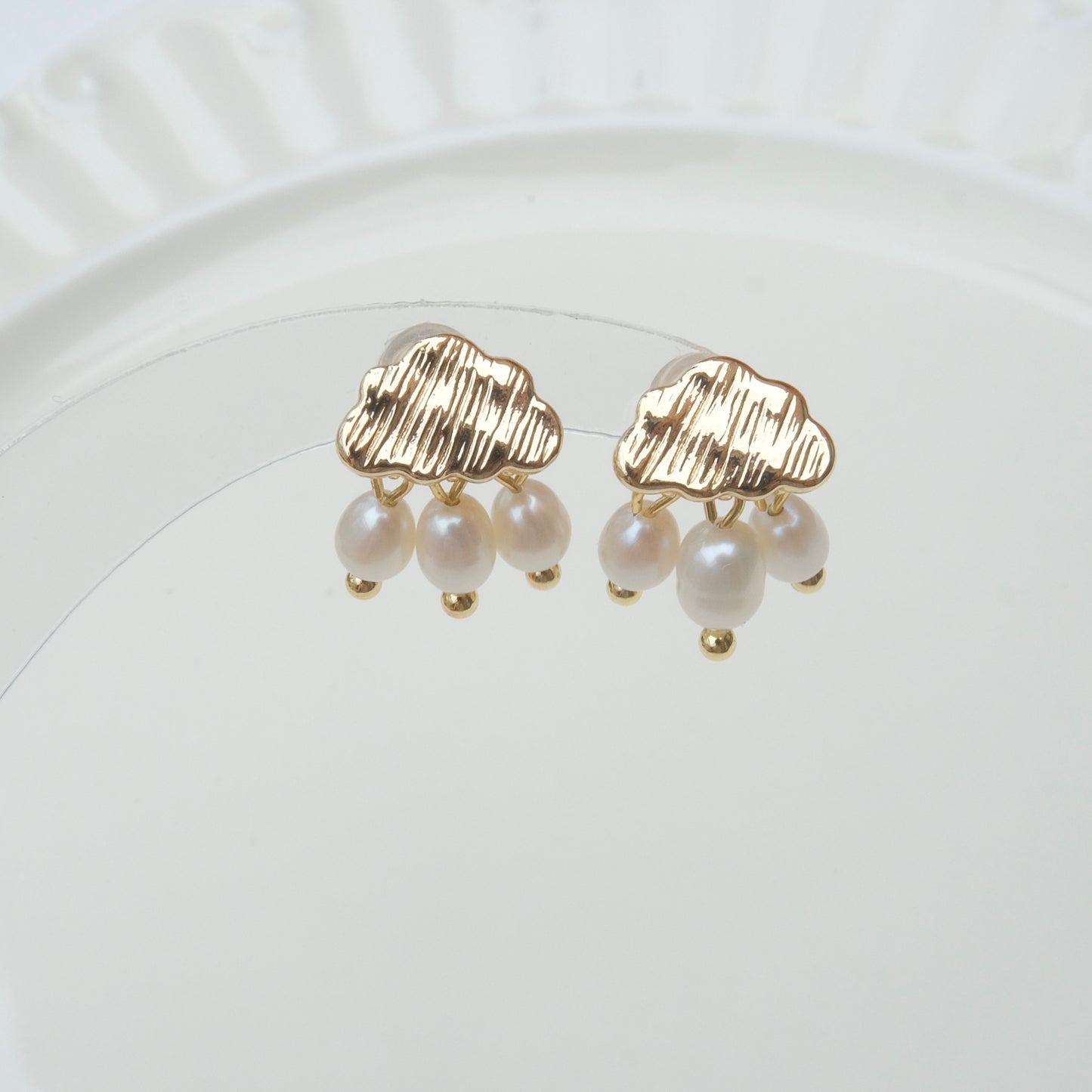 【夏セール10%off】 14kgf「雨の日」🌧️天然淡水パール　ピアス・イヤリング交換可 雨の日　パール×雫　六月 夏アクセサリー 小粒天然パール