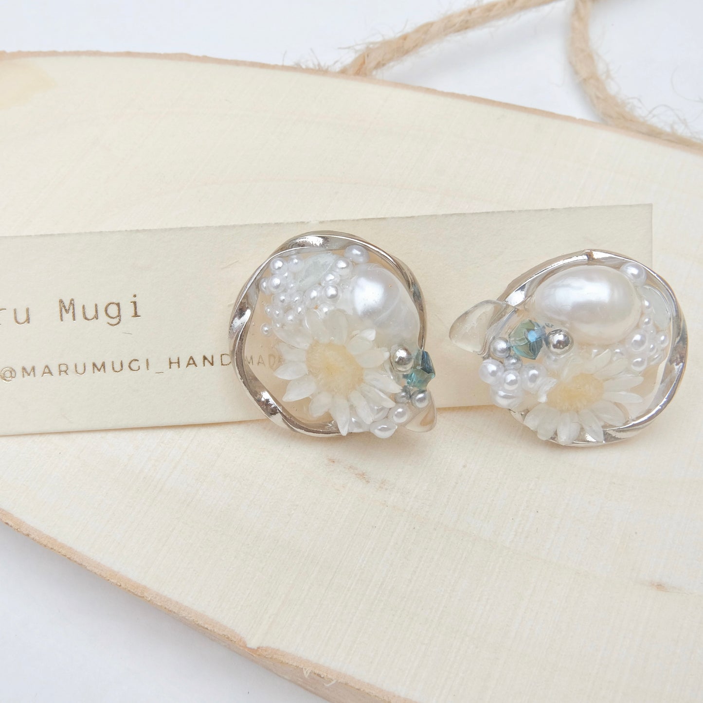 【夏セール10％off】「🧊氷×花」ピアス･イヤリング交換可　ドライフラワー 夏アクセサリー うるうる 樹脂ピアス 天然真珠 sv925製ピアスポスト アレルギー対応　2025夏限定