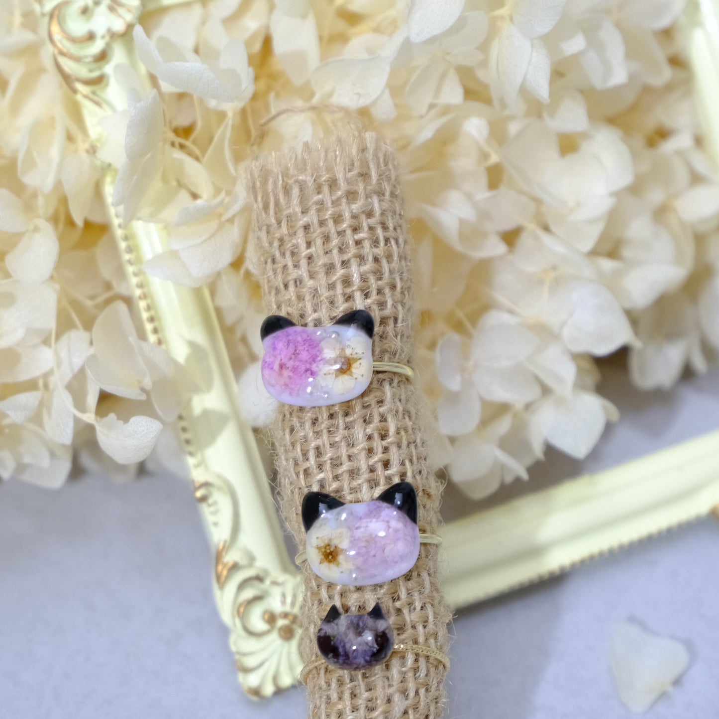 現品「 ねこ ꉂ ･ ･ × 花」リング･ピアス(イヤリングにも変更可)