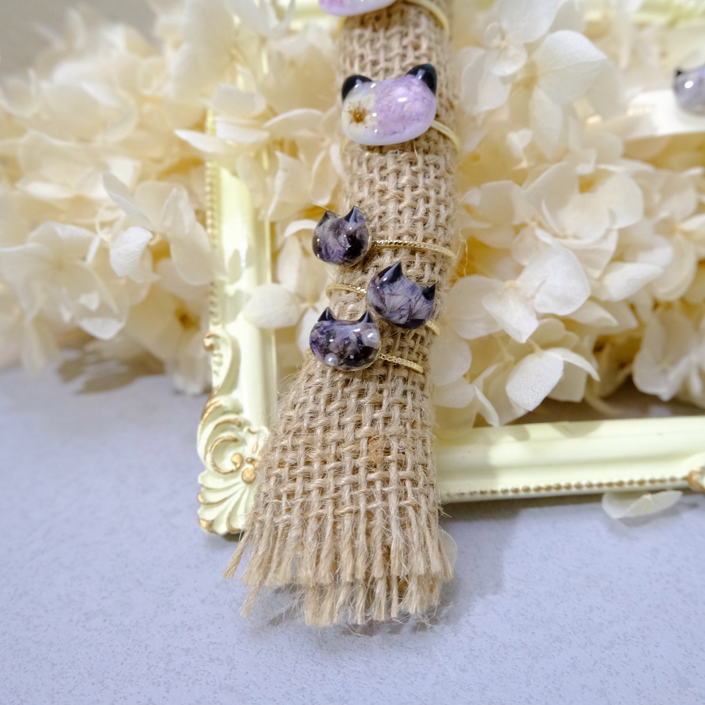 現品「 ねこ ꉂ ･ ･ × 花」リング･ピアス(イヤリングにも変更可)