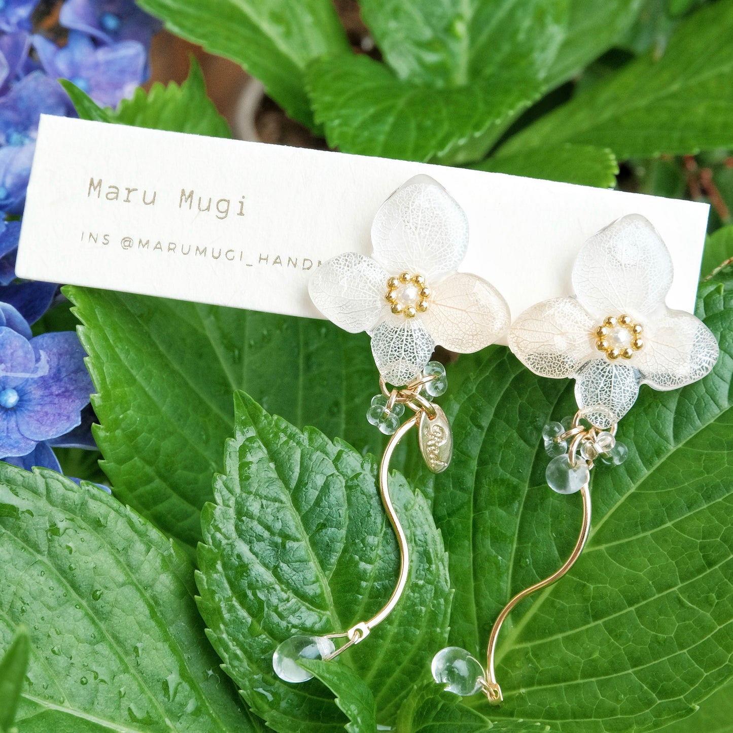【夏セール10%off】雨上がりの小さな紫陽花ピアス/イヤリング交換可 揺れる雫　14kgf sv925製ピアスポスト