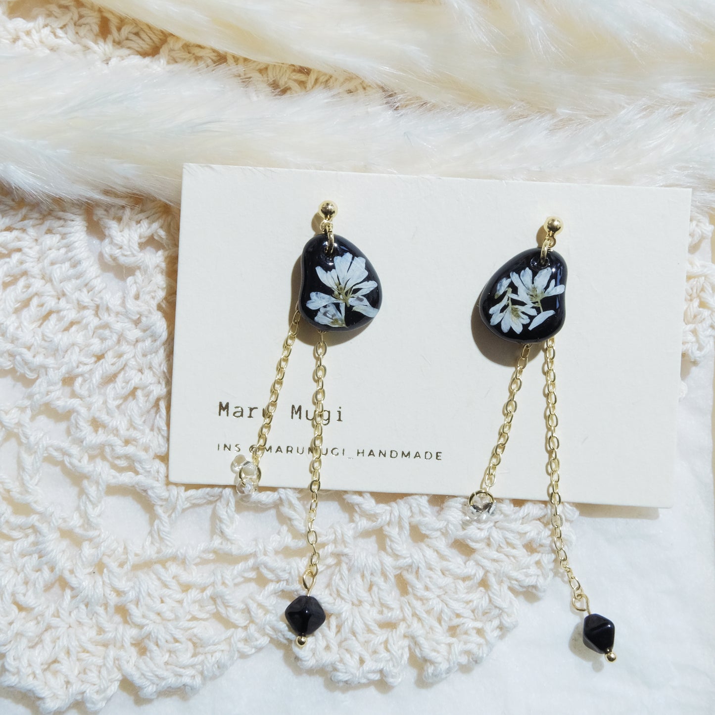 現品「Black×デージー」ピアス･ロングピアス(イヤリングにも変更可)