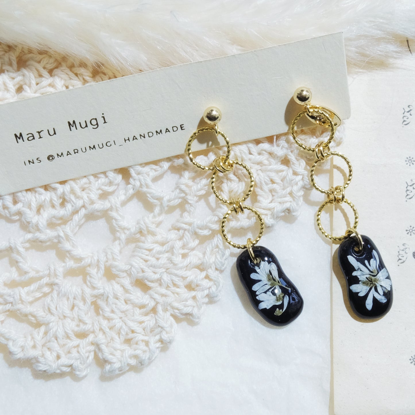 現品「Black×デージー」ピアス･ロングピアス(イヤリングにも変更可)