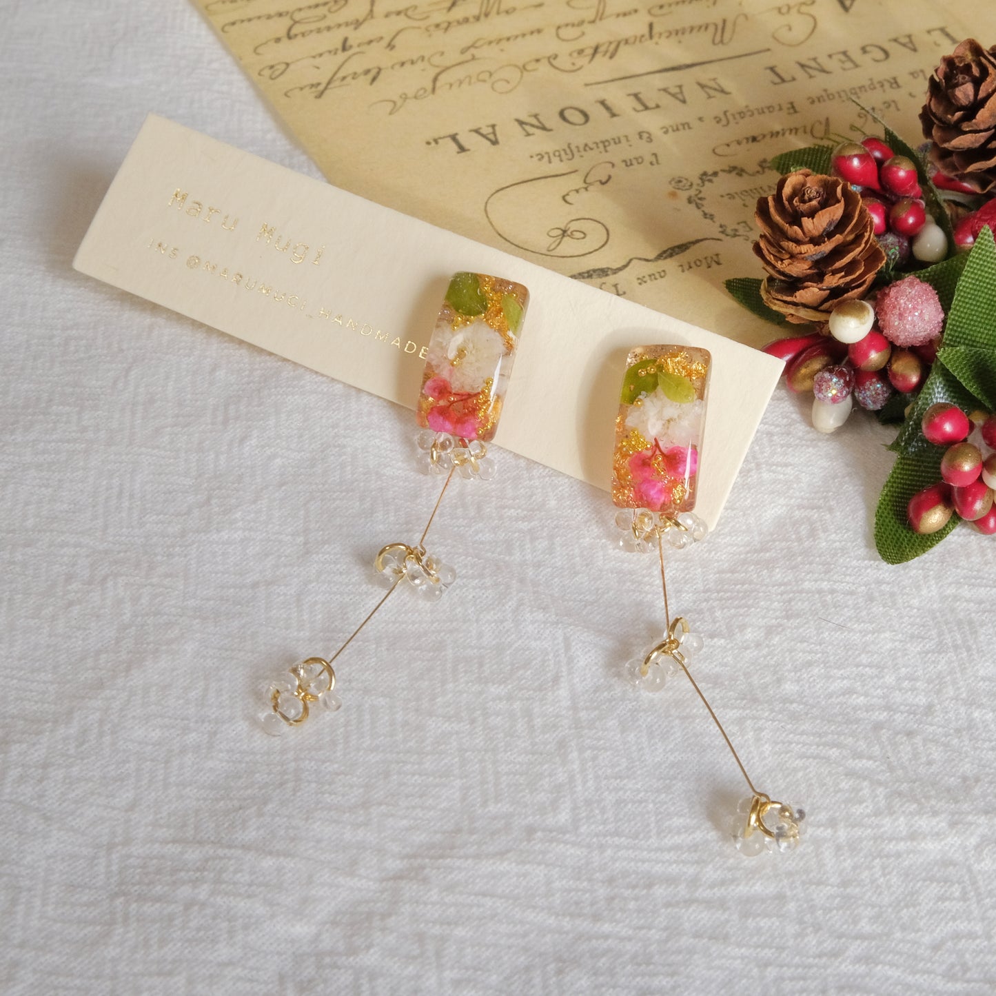 現品　「花と雫」ピアス(イヤリングにも変更可)