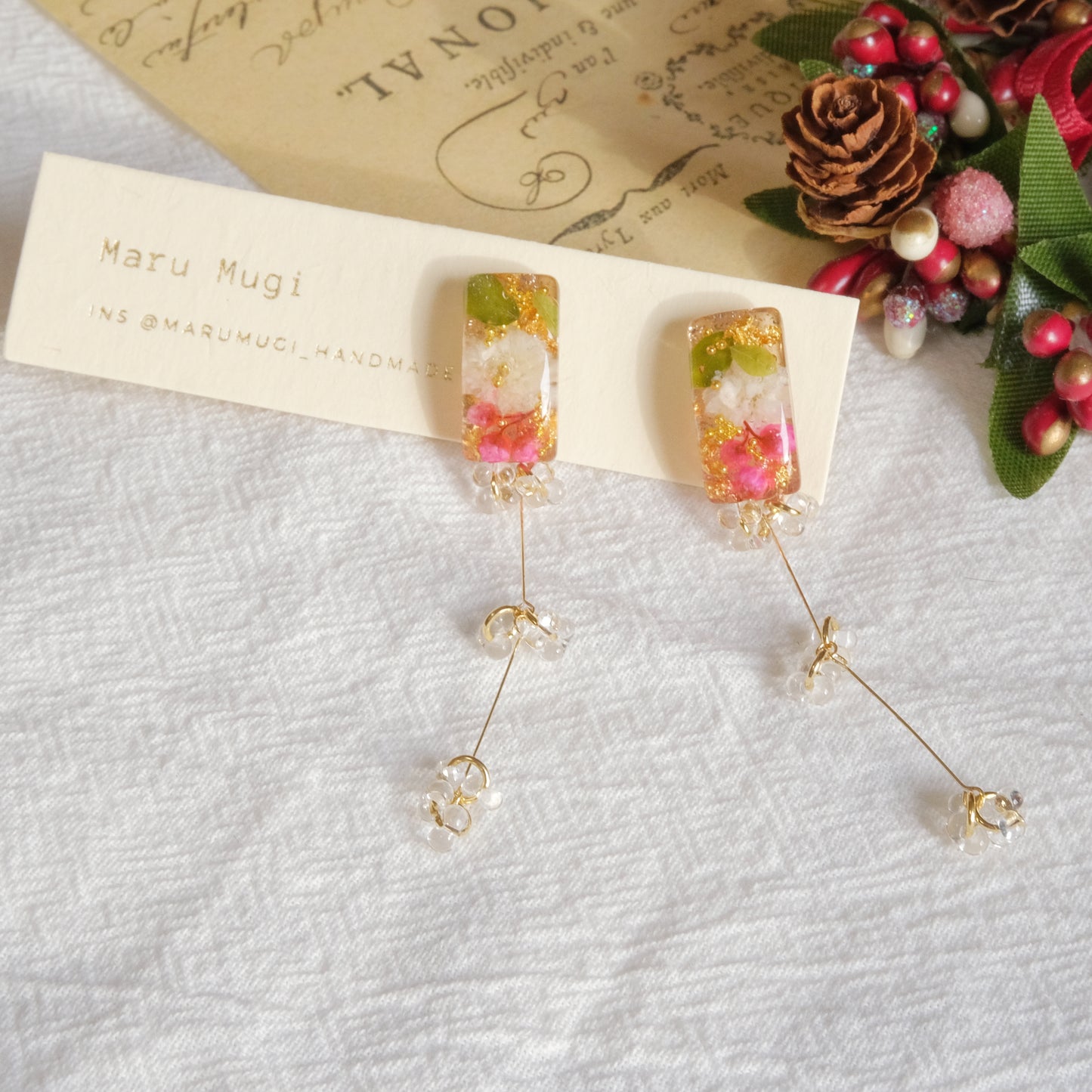現品　「花と雫」ピアス(イヤリングにも変更可)