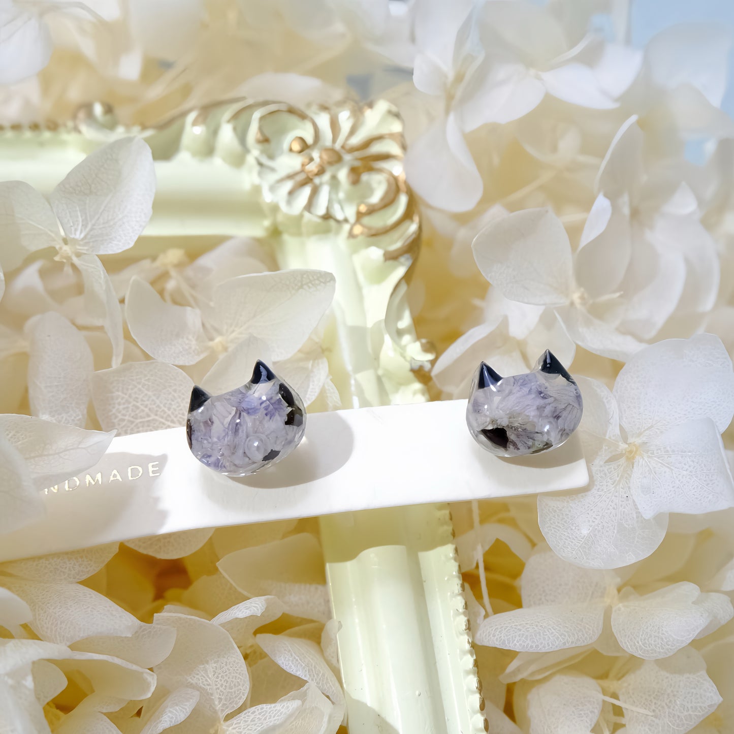 現品「 ねこ ꉂ ･ ･ × 花」リング･ピアス(イヤリングにも変更可)